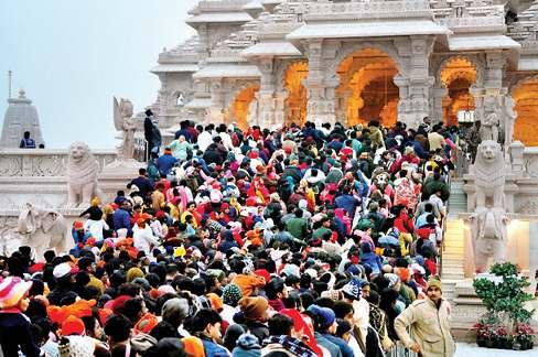नए साल की पूर्व संध्या पर मंदिरों में उमड़ी आस्था