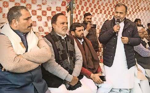 पीड़ित की पाठशाला में बोले सपा जिलाध्यक्ष-मैं हिंदू नहीं, यादव हूं