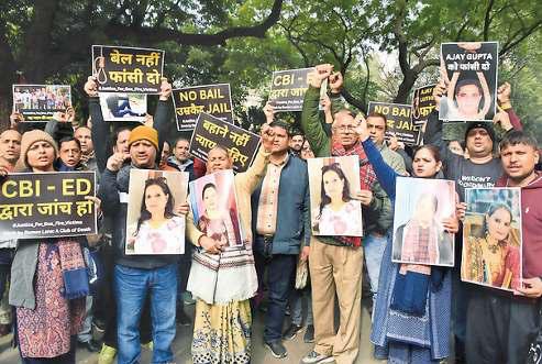 गोवा अग्निकांड के दोषियों को फांसी देने की मांग की