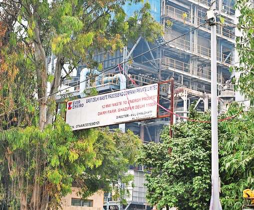 गाजीपुर में कूड़े के पहाड़ से नहीं बन पा रही बिजली, तीन माह बंद रहता है प्लांट