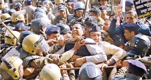 अंकिता भंडारी को न्याय दिलाने सड़कों पर उमड़े हुजूम, हंगामा
