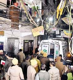लक्ष्मी नगर में आर्थिक तंगी में मां, बहन व भाई को मार डाला