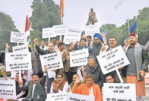 शिक्षकों से कुत्तों की गिनती करवाने के आरोप की जांच स्थायी समिति को सौंपी