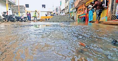 इंदौर के भागीरथपुरा में टेस्टिंग के दौरान ही फूट गई पाइपलाइन