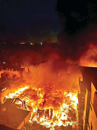 कबाड़ के गोदाम में लगी आग से दुग्गियां चपेट में आईं