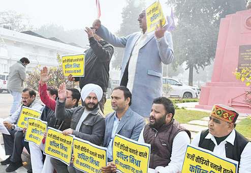 आप ने की आतिशी के बयान वाली पोस्ट हटवाने की मांग
