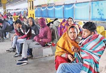 दिल्ली में कड़ाके की ठंड, पालम में टूटा 13 साल का रिकार्ड, 3.0 डिग्री तापमान दर्ज
