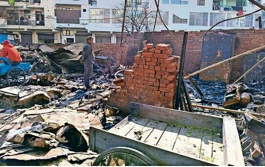 देखते ही देखते जल गया छोटा भाई पर कुछ नहीं कर पाए दिनेश