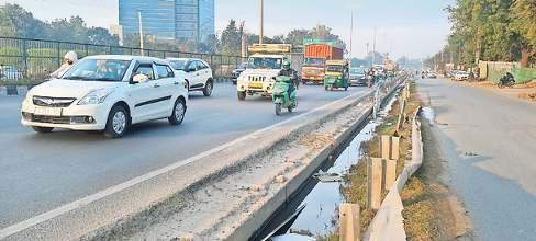 दिल्ली-गुरुग्राम एक्सप्रेसवे पड़ा है बदहाल