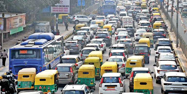वीआइपी मूवमेंट से प्रमुख मार्गों पर रूट डायवर्जन, भीषण जाम में घंटों फंसे लोग