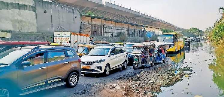 नोएडा जैसी लापरवाही से राजधानी में भी हर माह जा रही चार लोगों की जान