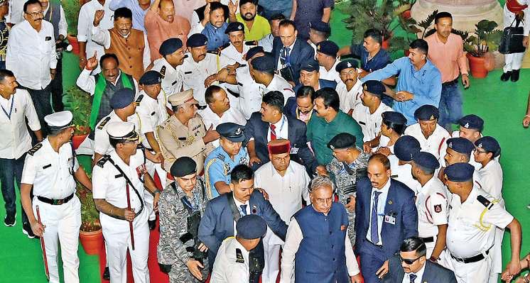 तमिलनाडु और केरल के बाद कर्नाटक में भी राज्यपाल के अभिभाषण पर विवाद
