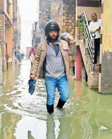वर्षा से बढ़ी शर्मा कालोनी की मुसीबत, 20 गलियों में तीन फीट तक पानी
