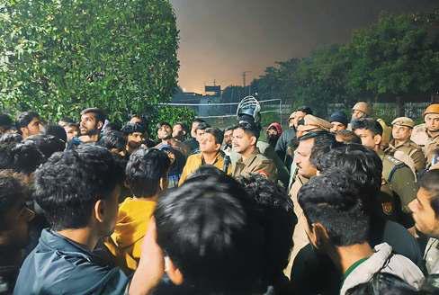 हास्टल संचालक व वार्डन की पिटाई से आहत बीटेक छात्र ने दी जान