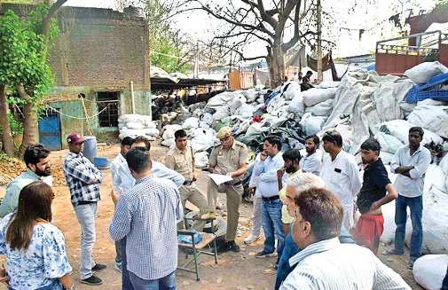 ओखला फेज दो और तीन में हटाया गया अतिक्रमण