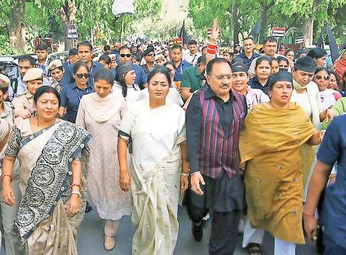 राहुल गांधी के आवास के पास भाजपा ने किया प्रदर्शन