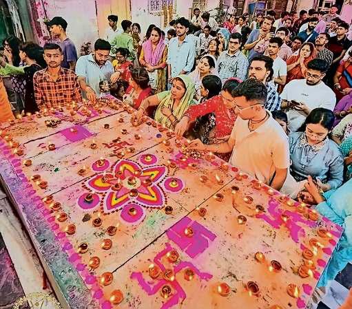 होली की मस्ती तो दीवाली की जगमग, उल्लास से मन रहा अधिमास