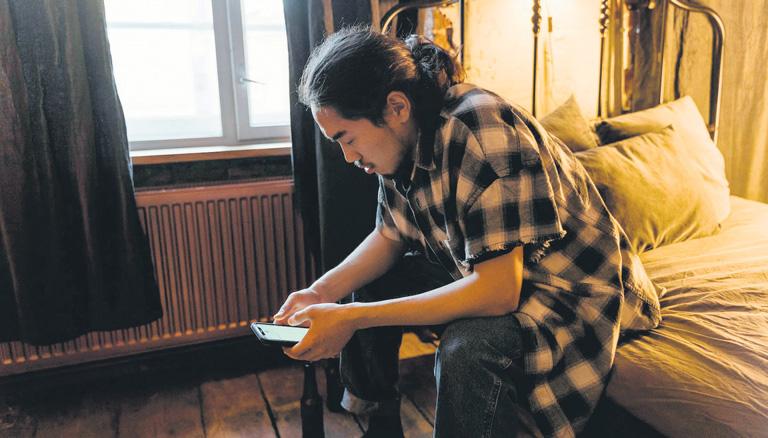 Doomscrolling ruins your health