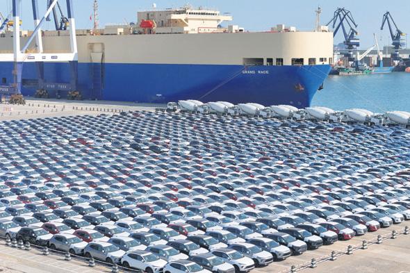 China, US go opposite ways