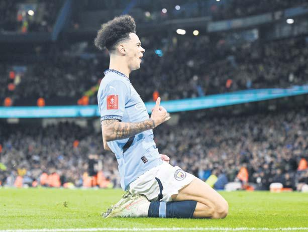 Teenager's brace spares City blushes