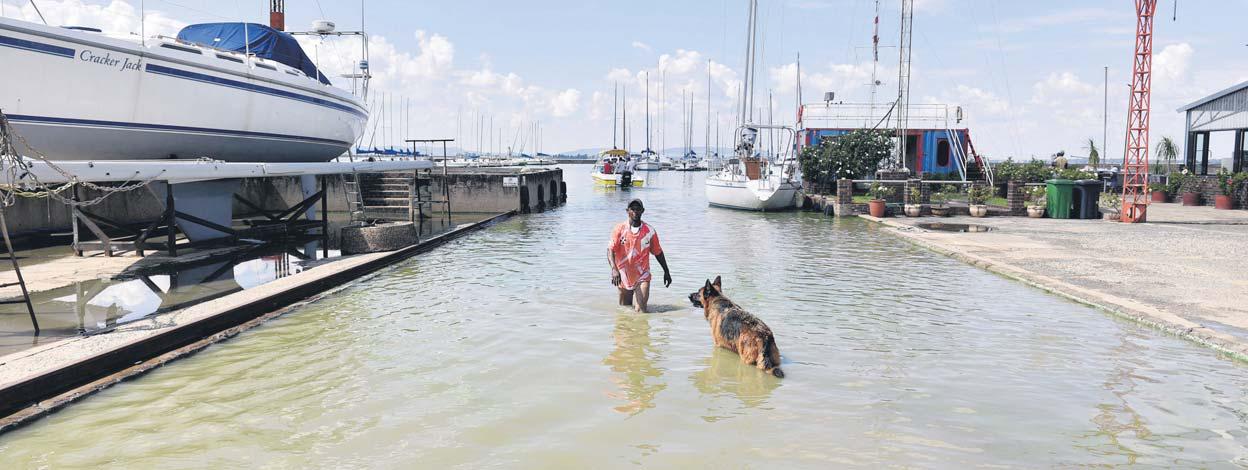 Farmers hope for last rain as Vaal Dam residents fear flooding