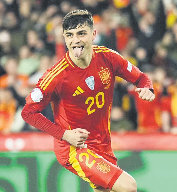 Spain stay in the hunt for repeat