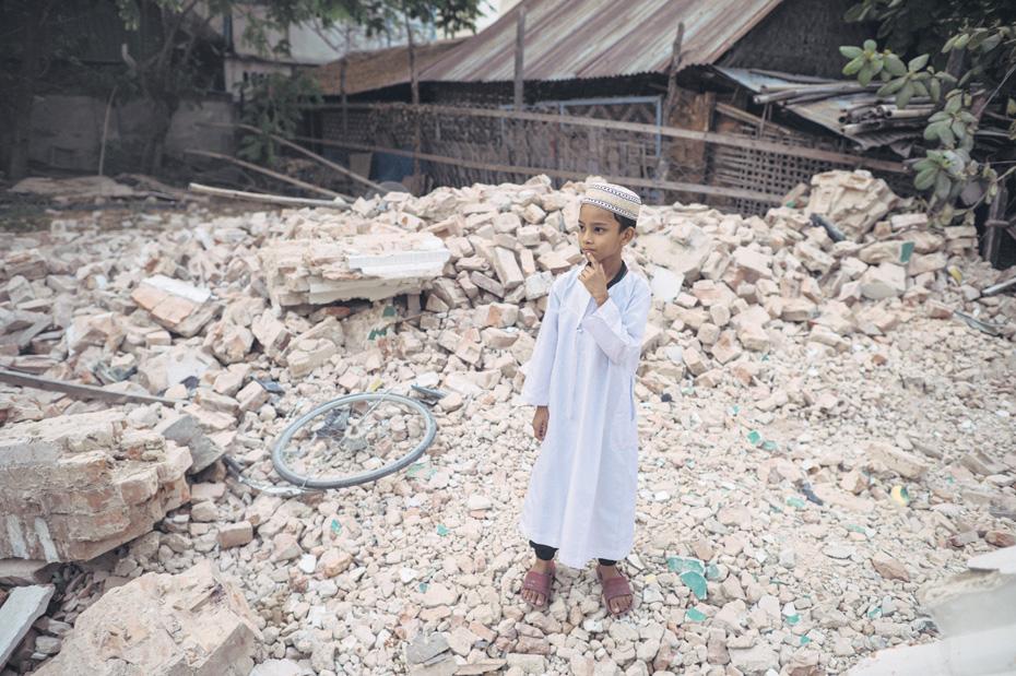 Hope fades to find survivors