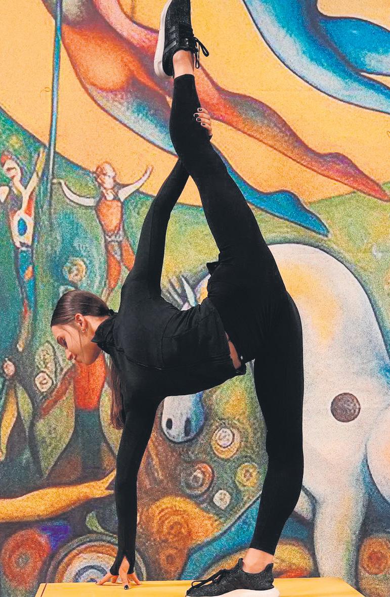 Acrobatic fans' treat