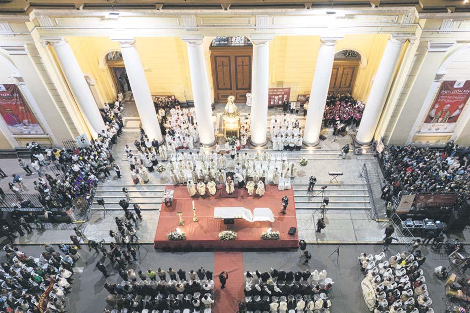 Jubilant Peruvians celebrate new pope at mass