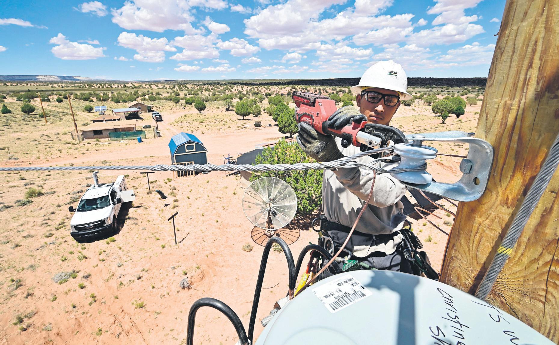 Faced with heatwaves, Navajo push for power