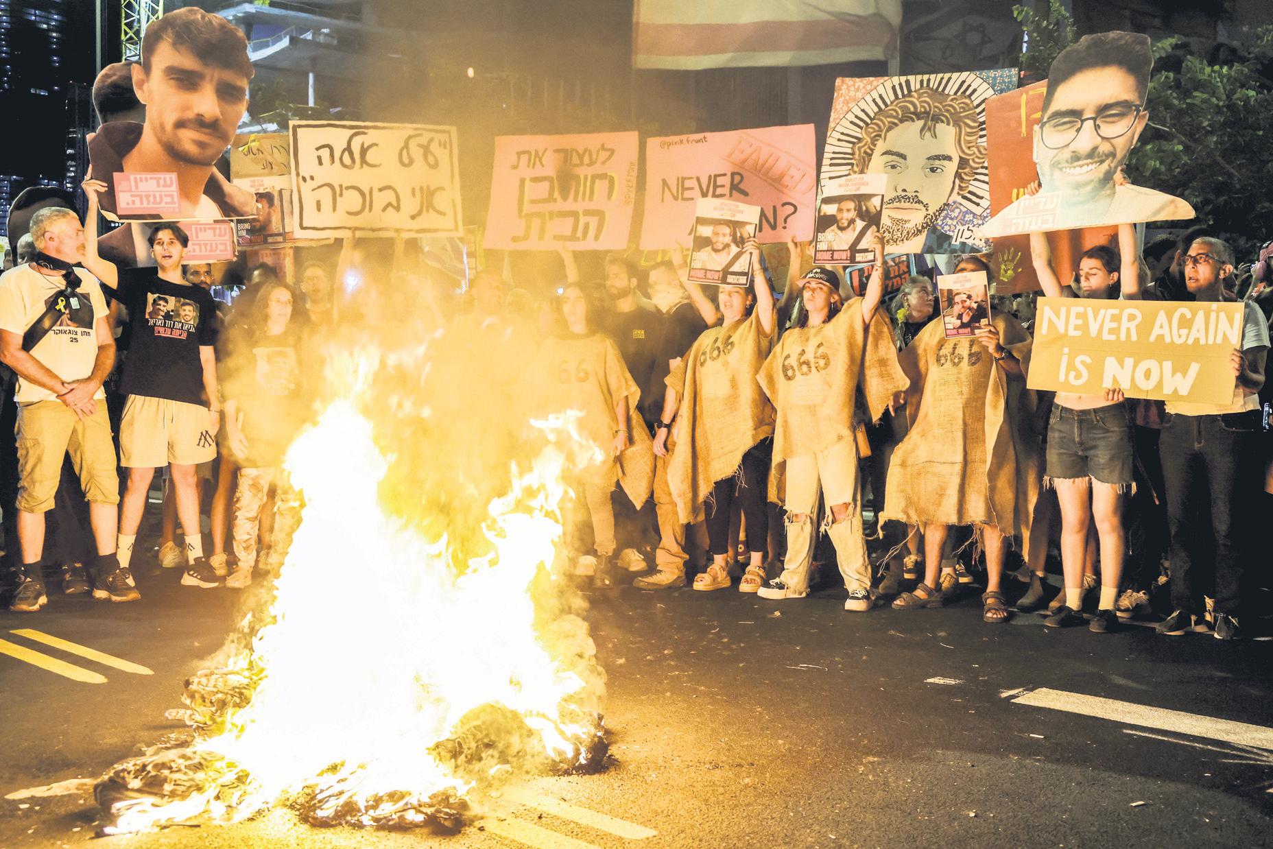 Pro-Palestine protest shuts landmark