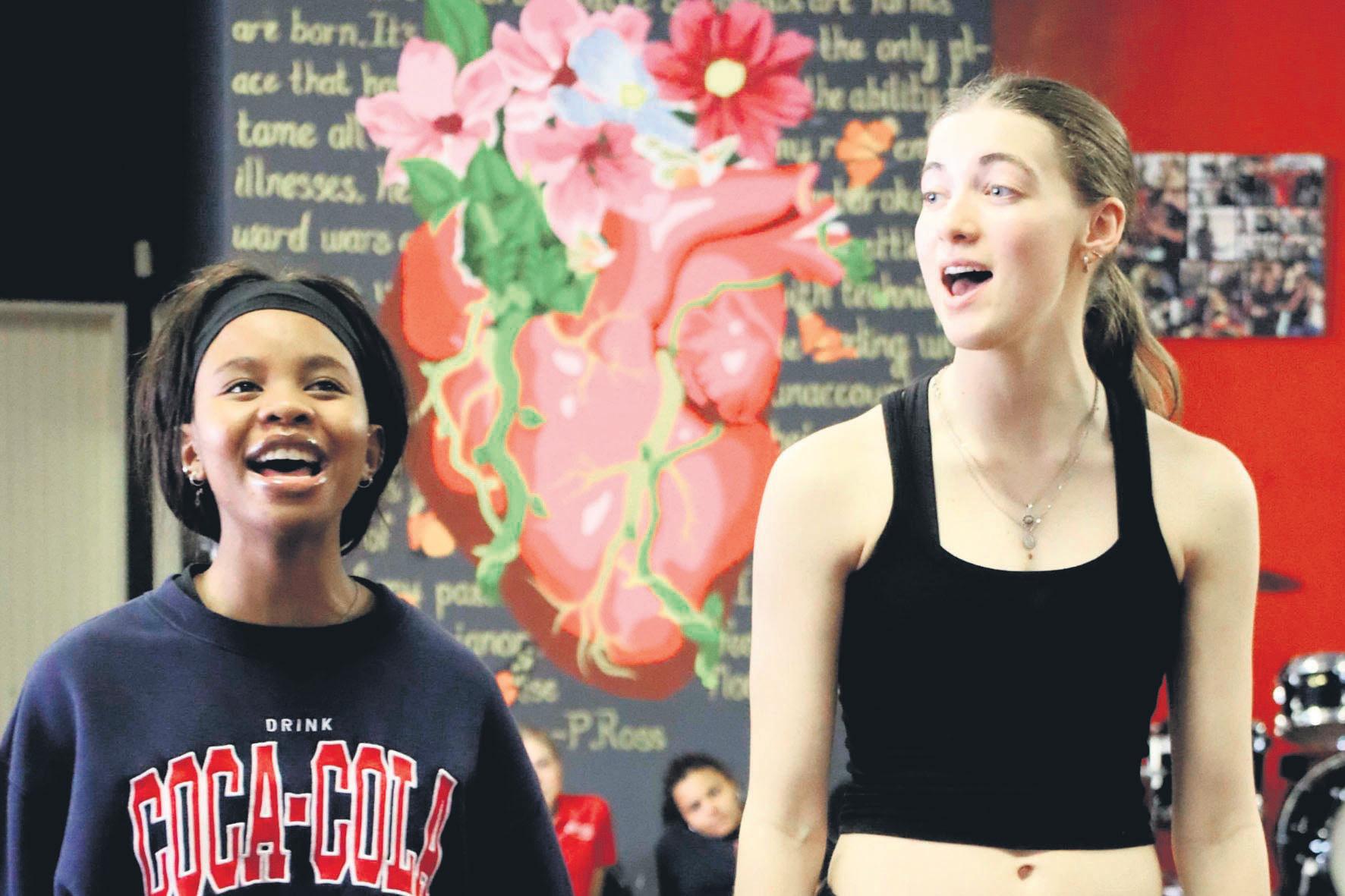 Arts star gives back