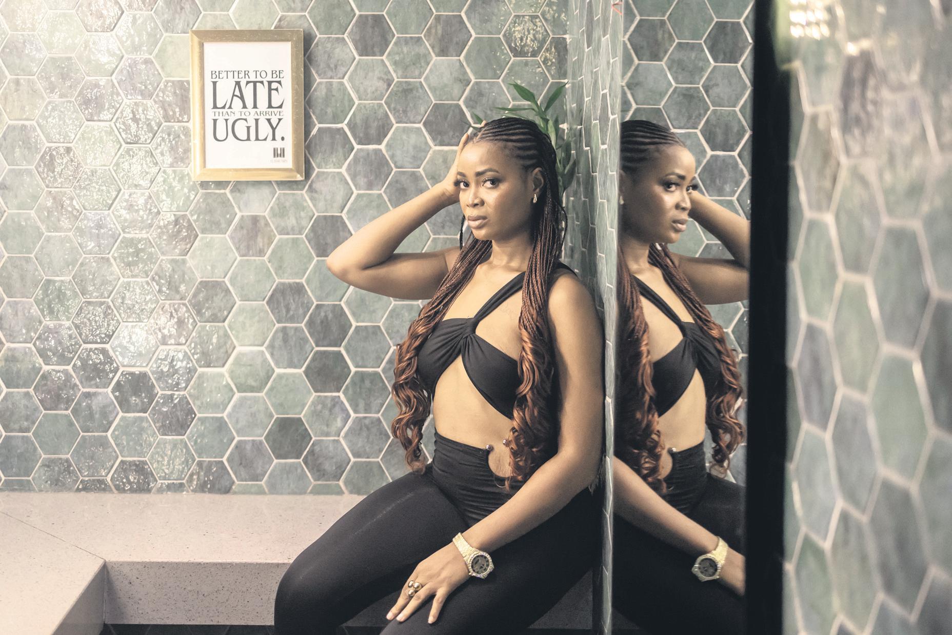 Taking selfies to the next level in Nigerian clubs