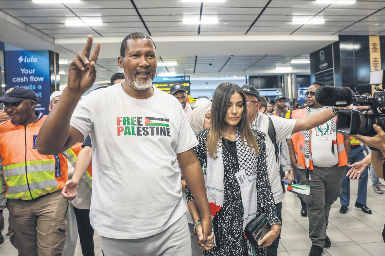 Israel does not block aid to Gaza