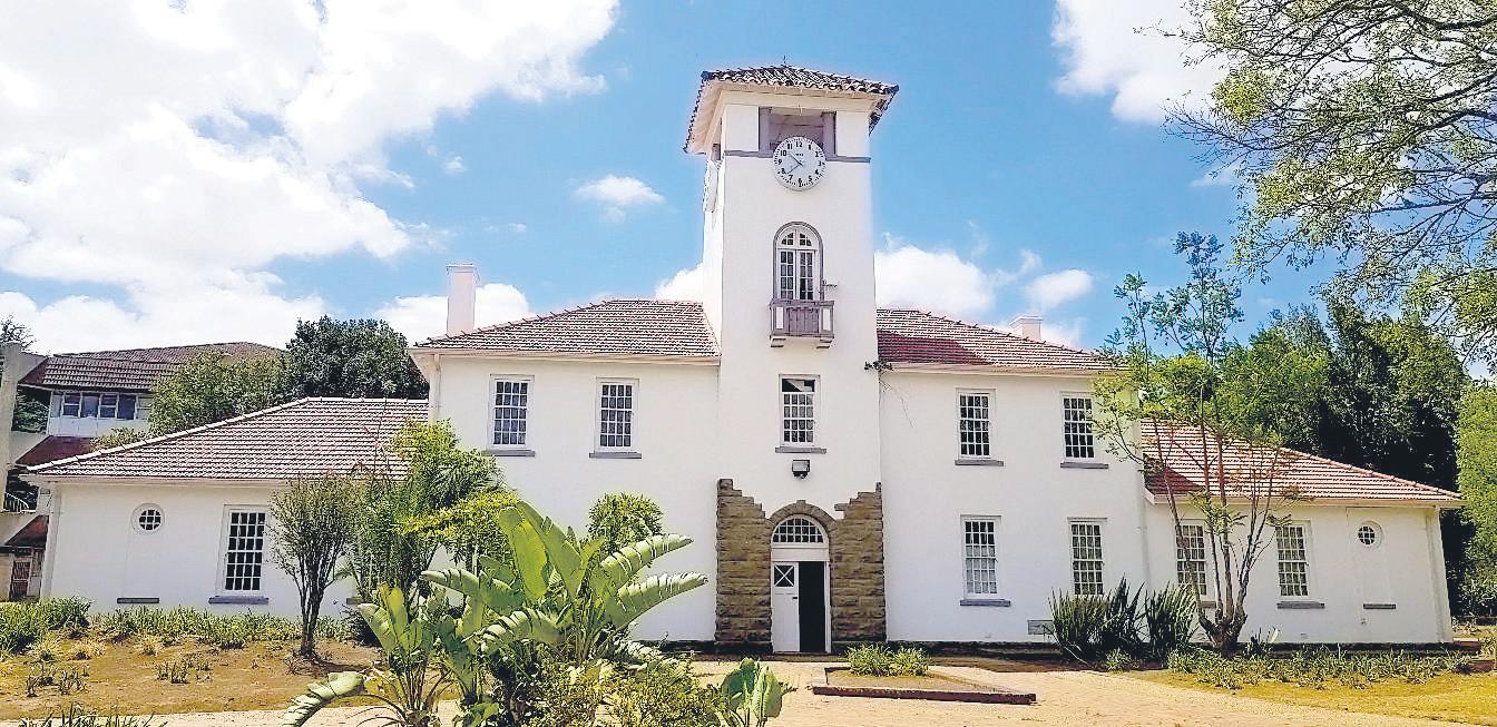 Close varsity burned in protest