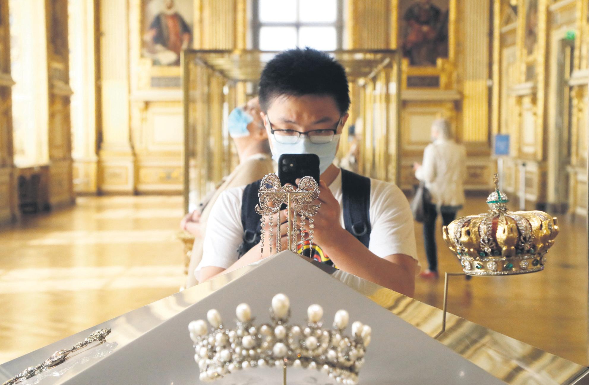 Louvre heist security concerns