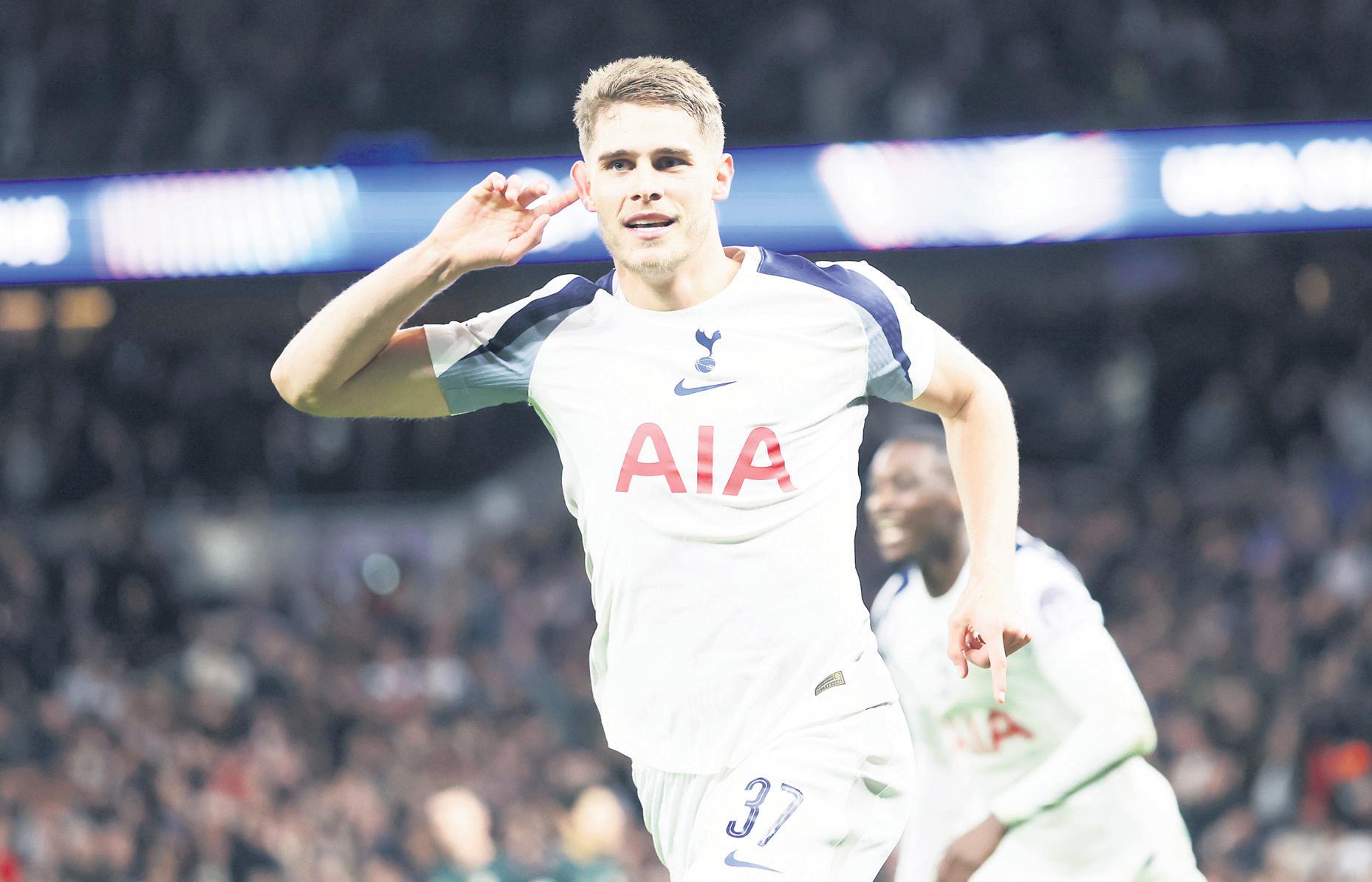 Van de Ven back in favour at Spurs