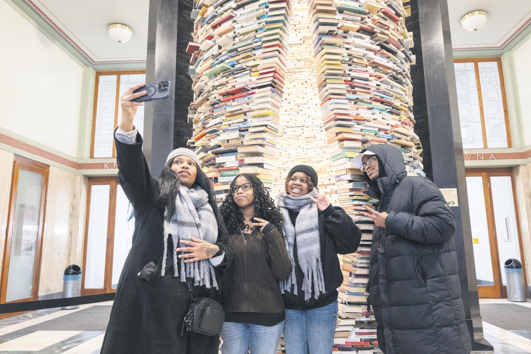 Rush to see Prague's 'Idiom'