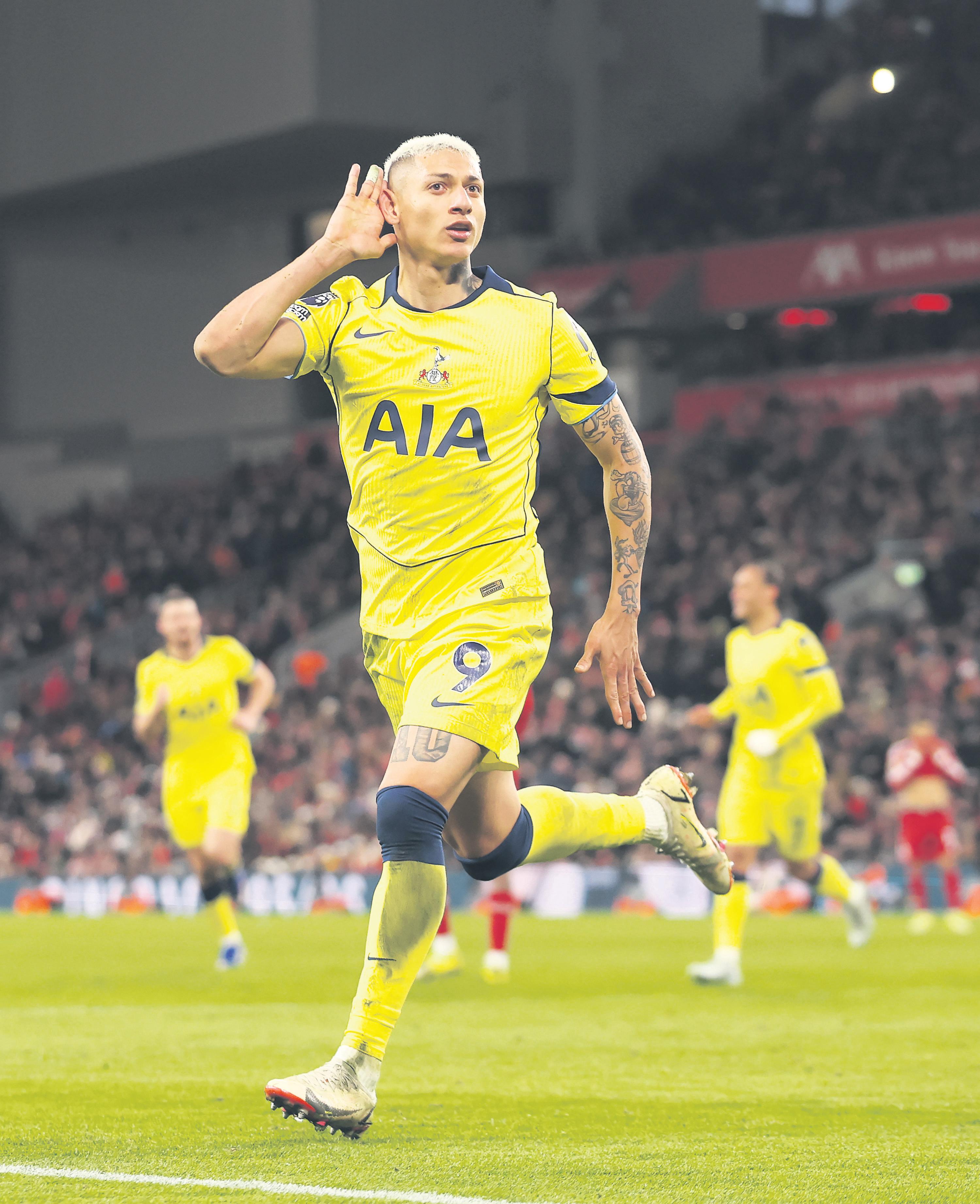 Spurs snatch late draw