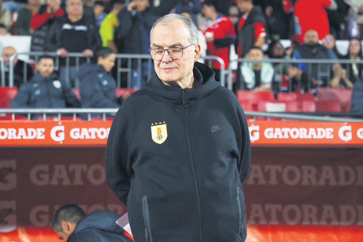 Bielsa faces mutiny from Uruguay