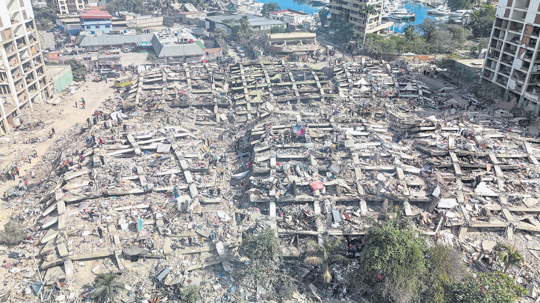Twin quakes kill over 1450