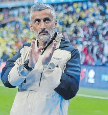 Coach Riveiro lauds Sea Robbers' 'extraordinary' win on sketchy pitch
