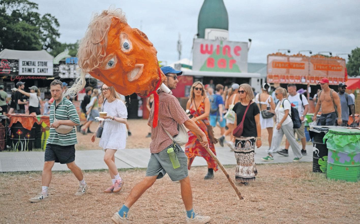 UK condemns festival chants