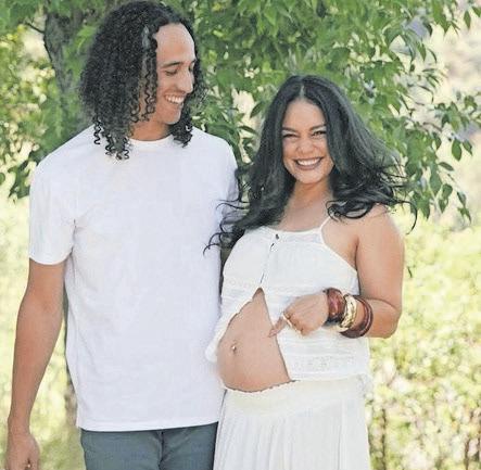Vanessa Hudgens latest star to announce pregnancy