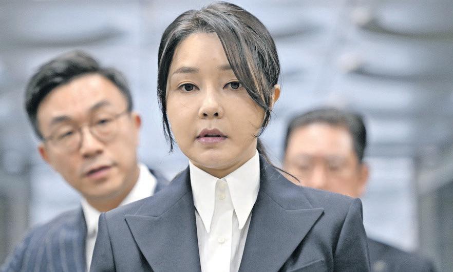 Prosecutors raid party HQ after arrest