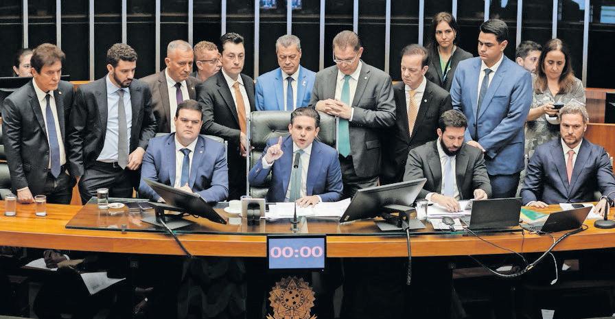 Lawmakers approve bill to cut Bolsonaro sentence