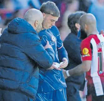 Chelsea looking over their shoulders after stumble in race