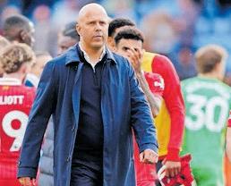 Reds Slot champagne on ice