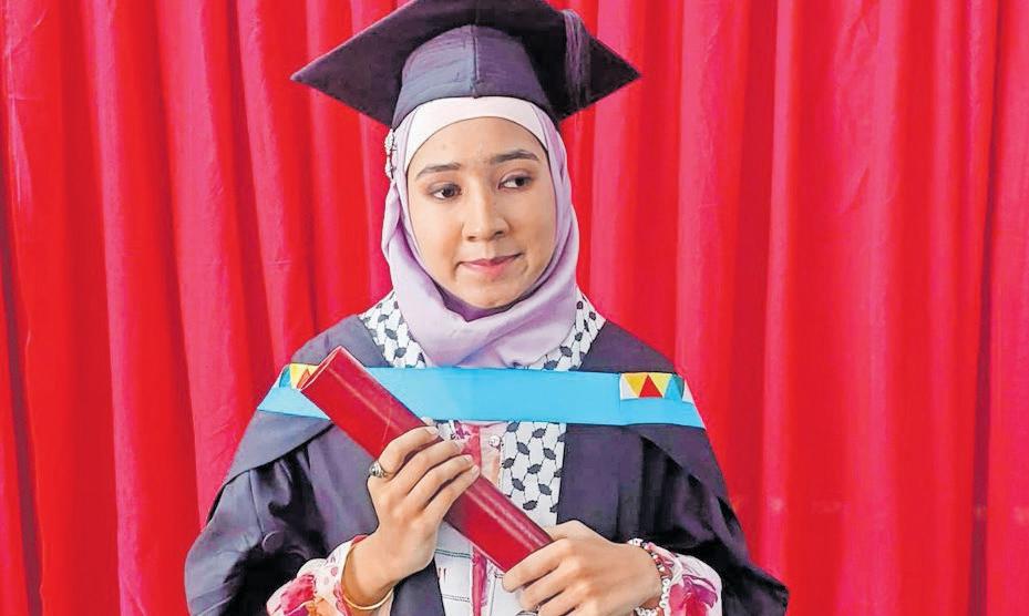 Blind UKZN student graduates cum laude with 14 distinctions