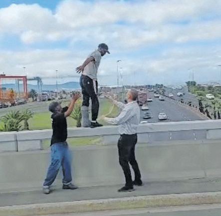 Off-duty officer intervenes in life-threatening situation